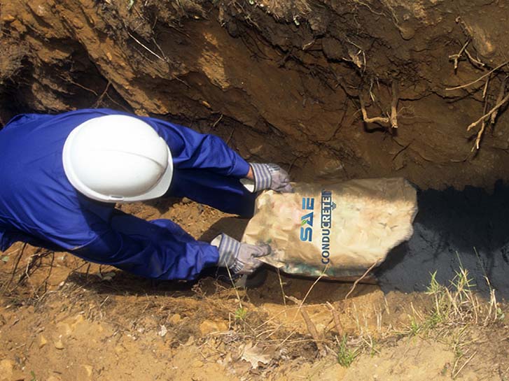 man pouring conducrete